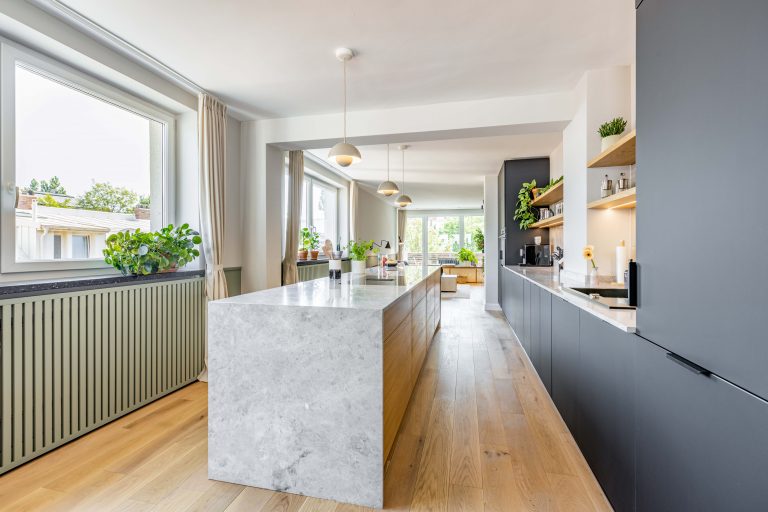 Innenarchitektur München - Wohnungszusammenlegung / Wohnungssanierung, offene Küche in einer Privatwohnung in München