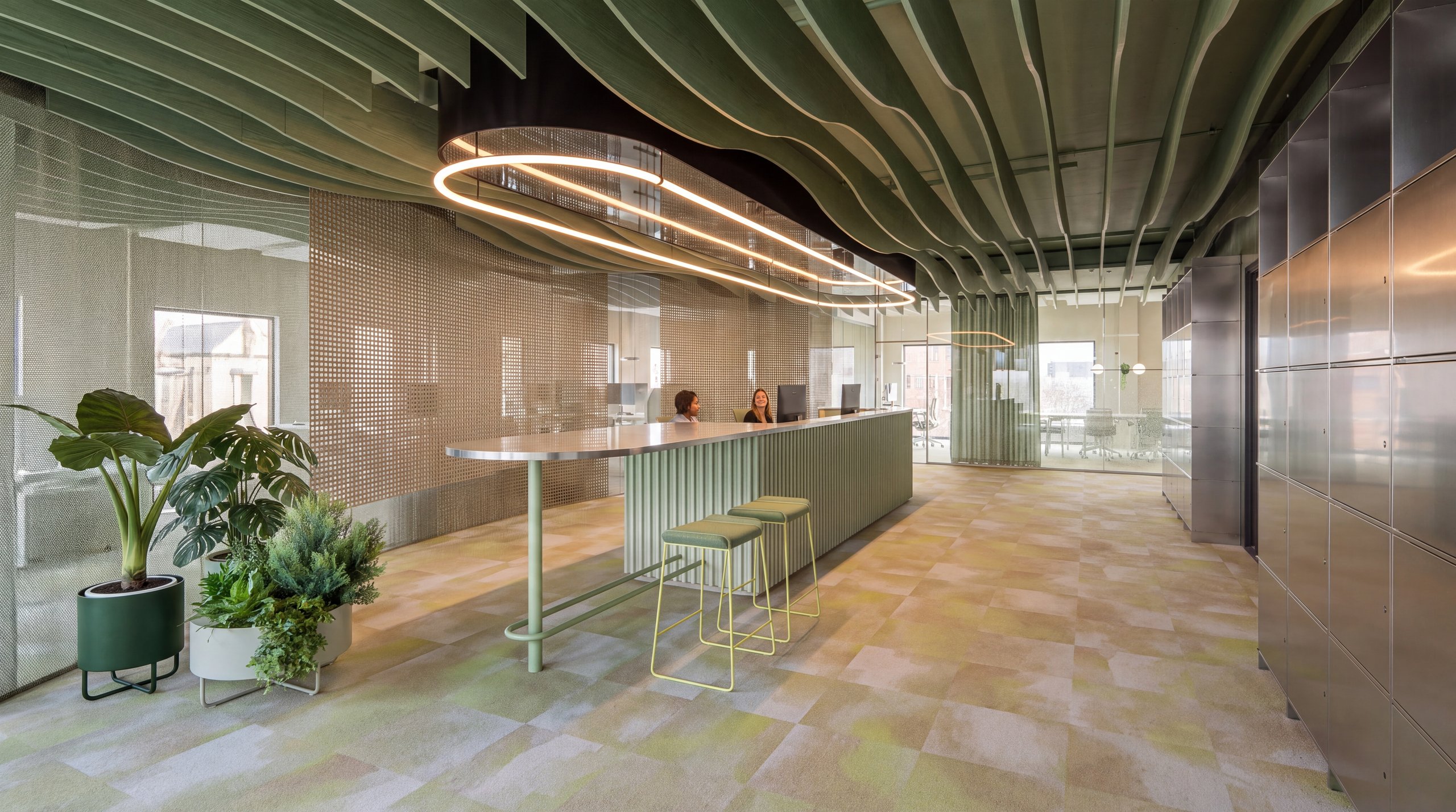 3D-Visualisierung: Innenarchitektur München - Büroprojekt von Innenarchitektur Federleicht in der Schweiz in Zürich: Küchentheke mit Lichtring und Pflanzen