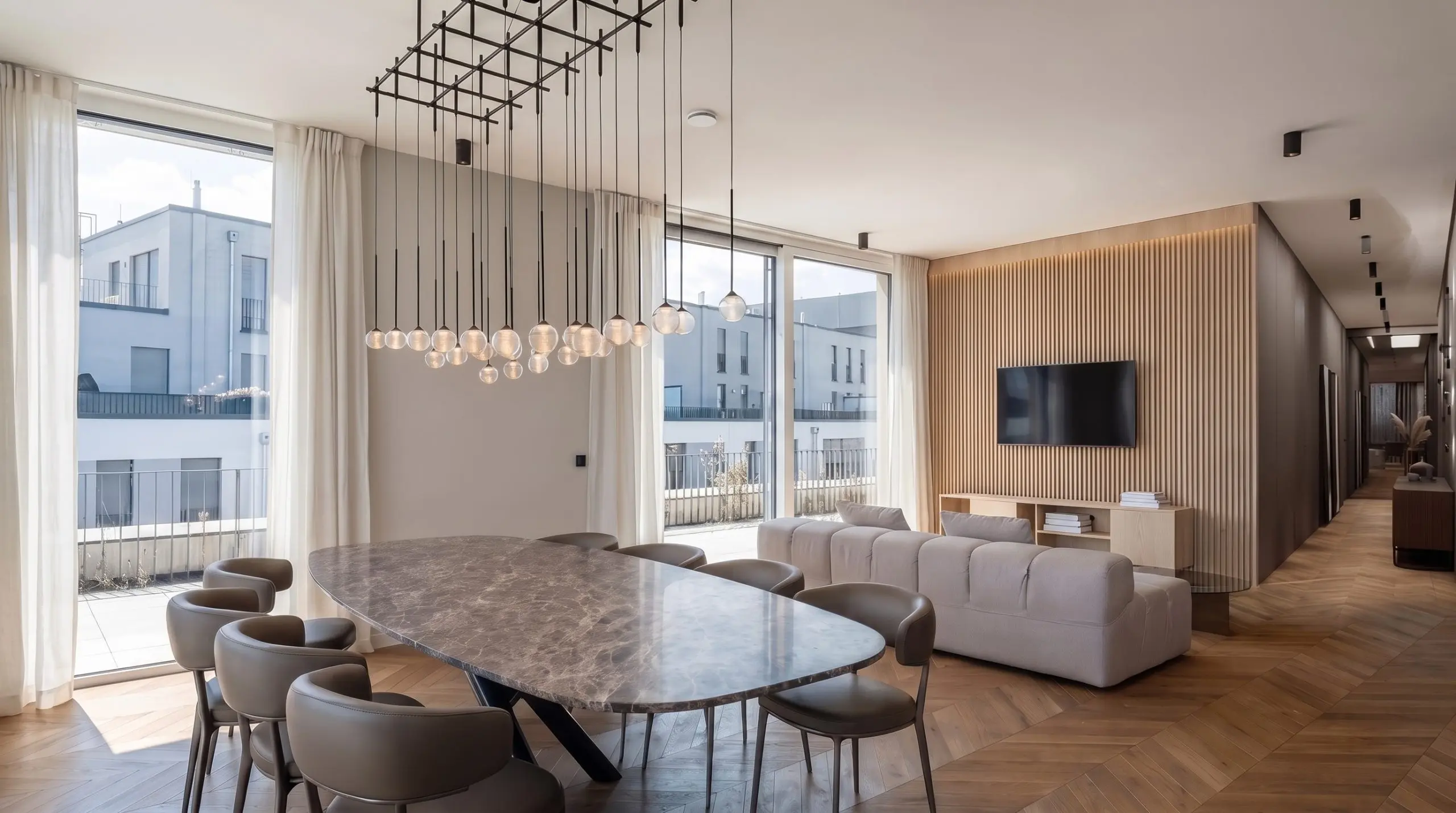 3D-Visualisierung: Offener Wohn- und Essbereich einer Penthousewohnung in Stuttgart – Loft mit Holzboden, Kamin und Blick über die Dächer der Stadt, Innenarchitektur Federleicht München