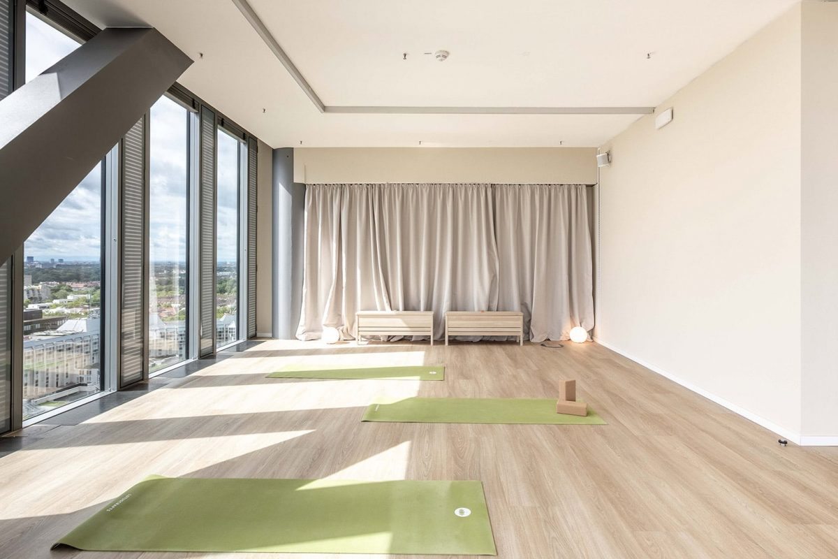 Innenarchitektur München - Bürogestaltung von Innenarchitektur Federleicht aus München, Yogaraum mit Aussicht