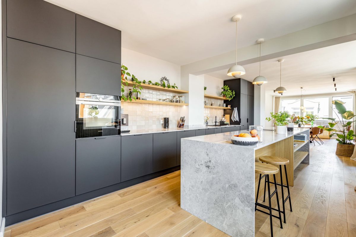 Innenarchitektur München - Wohnungszusammenlegung / Wohnungssanierung, offene Küche in einer Privatwohnung in München